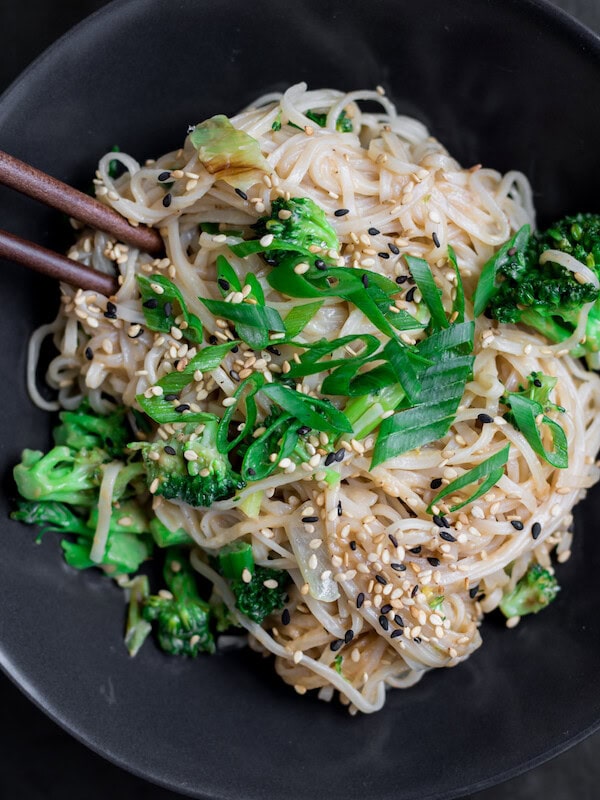 Quick and easy stir fry noodles for one