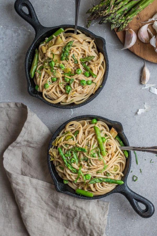 creamy spaghetti with leeks, peas, and asparagus