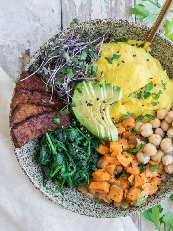 Nourishing vegan breakfast bowl with tempeh bacon2