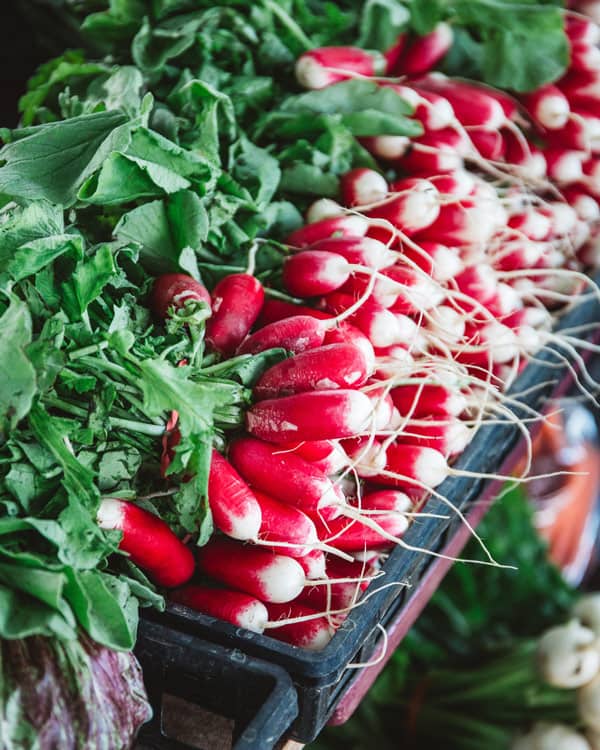 6 tips to shop the farmer's market like a pro