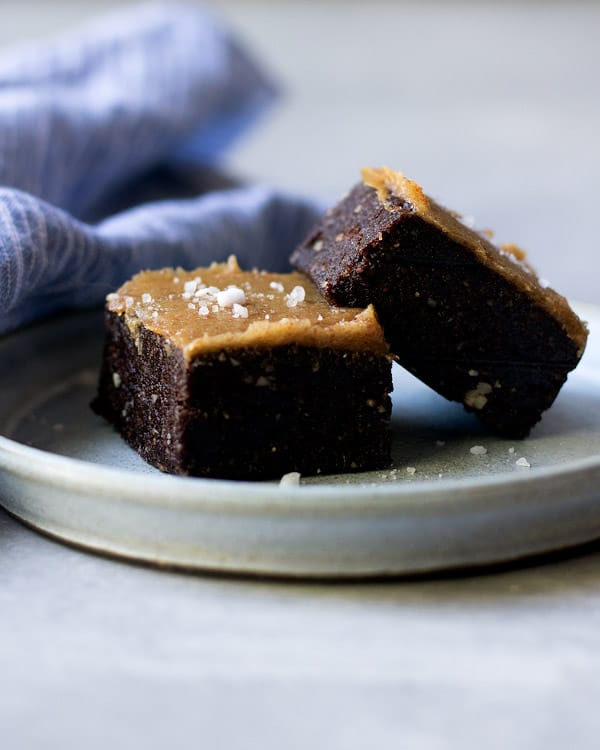 These raw salted caramel brownies are a healthy treat that only use 5 ingredients to make! They're healthy, vegan, and gluten-free!