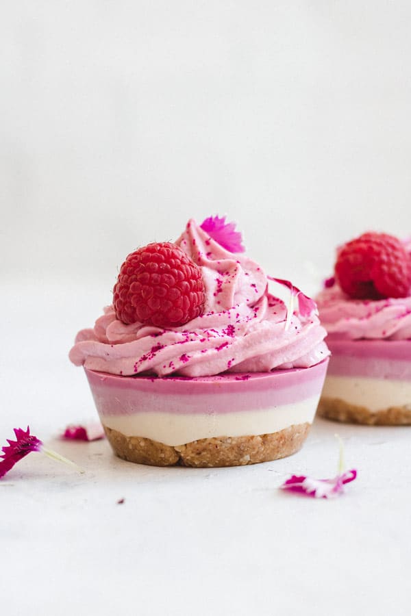 raw vegan raspberry cheesecakes