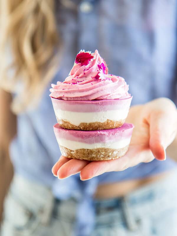 raw vegan raspberry cheesecakes