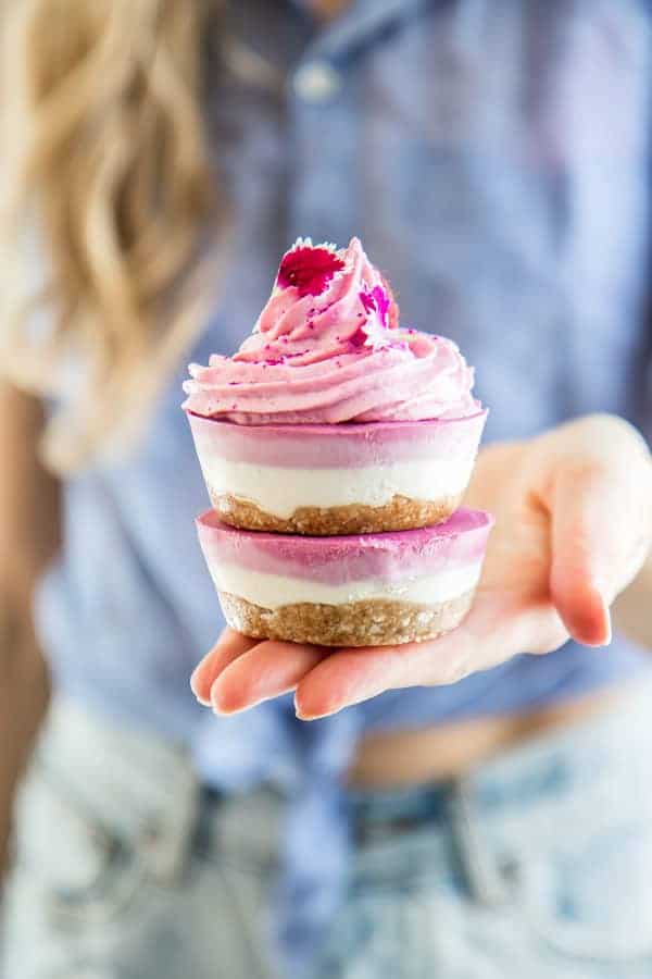 raw vegan raspberry cheesecakes