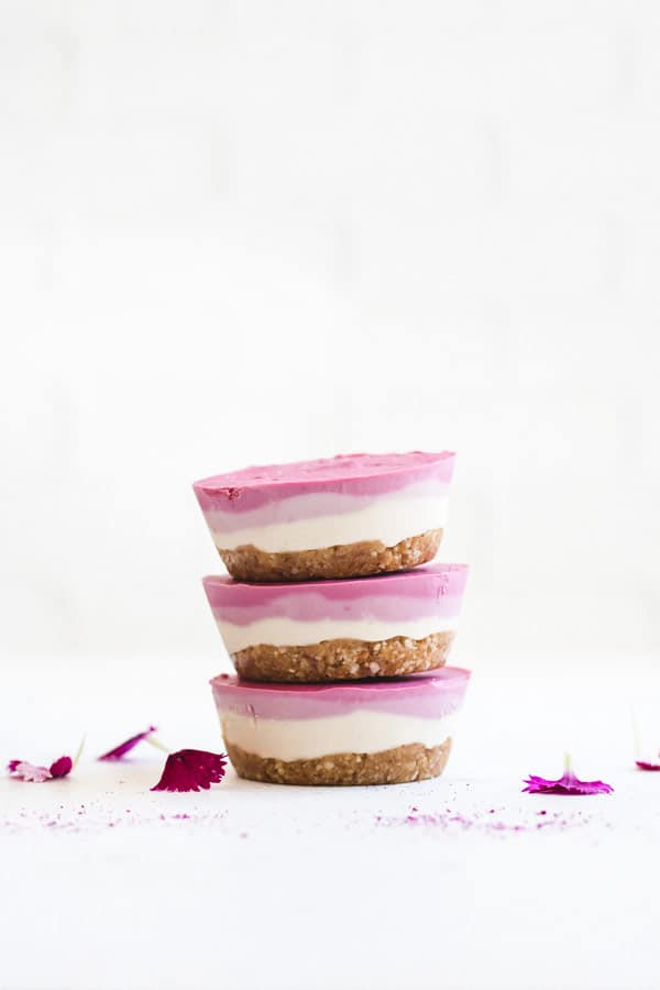 raw vegan raspberry cheesecakes