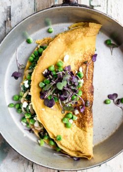 Chickpea omelette with spinach and spring peas
