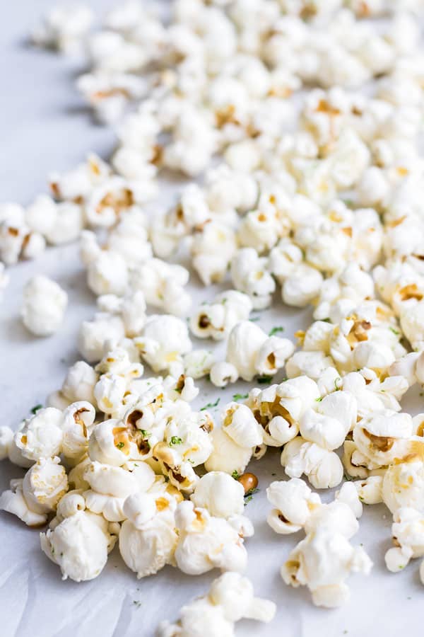 Salted margarita popcorn-popcorn with sea salt and lime