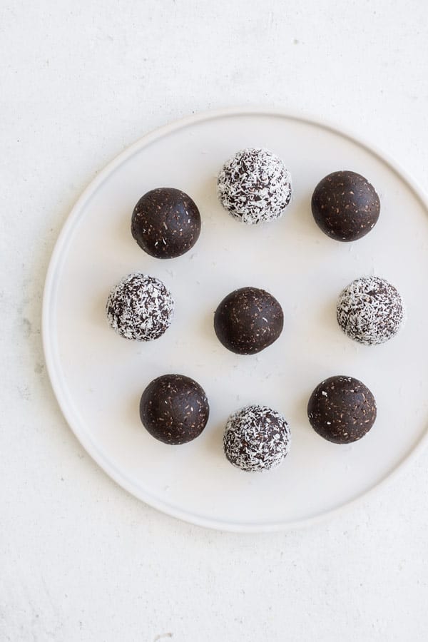 chocolate macaroon energy balls