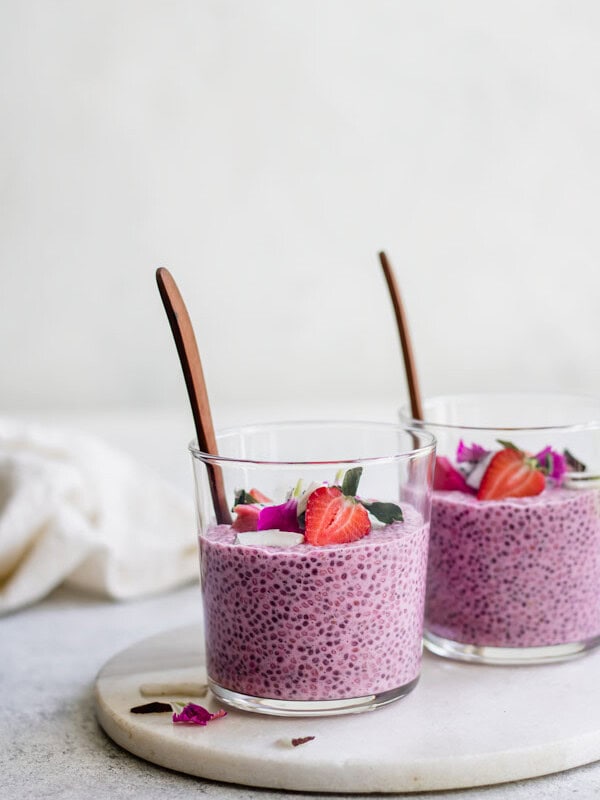 strawberry dragonfruit chia pudding
