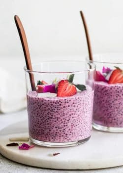 strawberry dragonfruit chia pudding