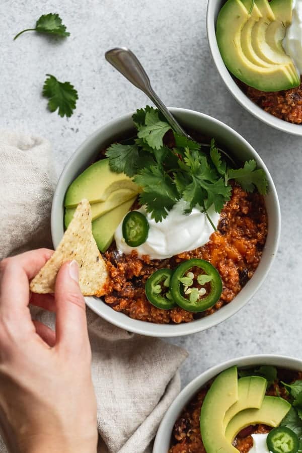slow cooker quinoa chili