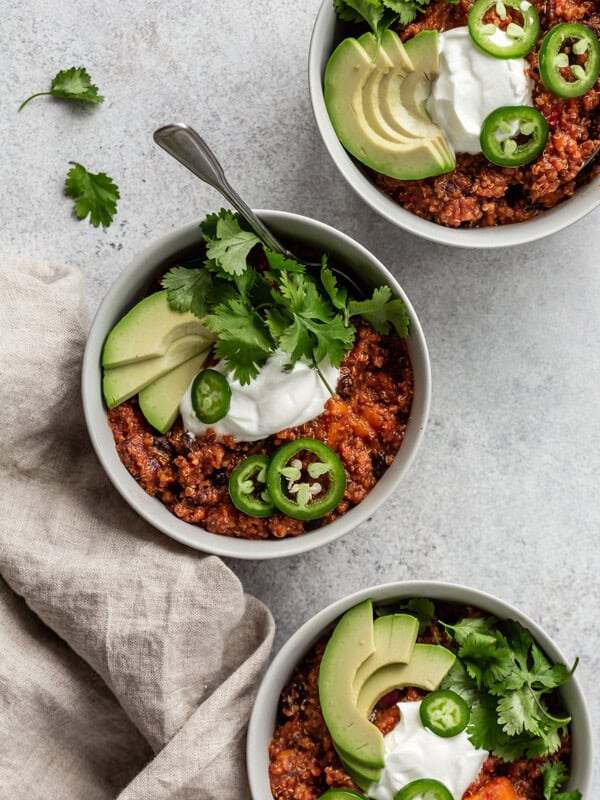 slow cooker quinoa chili