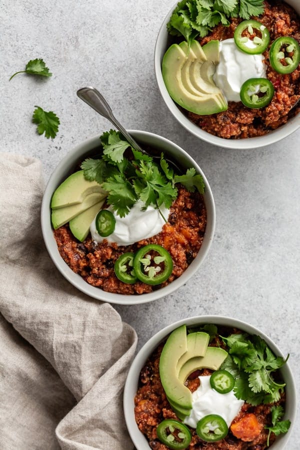 slow cooker quinoa chili