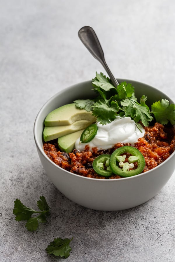 slow cooker quinoa chili