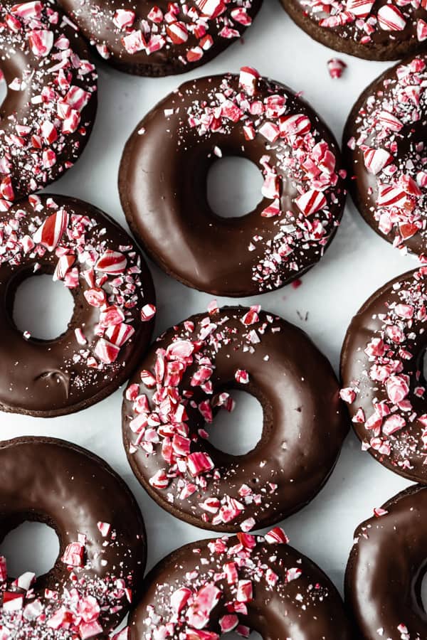 a bunch of vegan peppermint mocha donuts next to each other