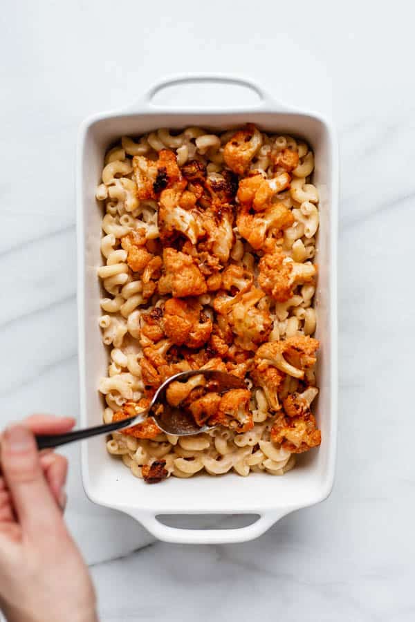 vegan buffalo cauliflower mac and cheese