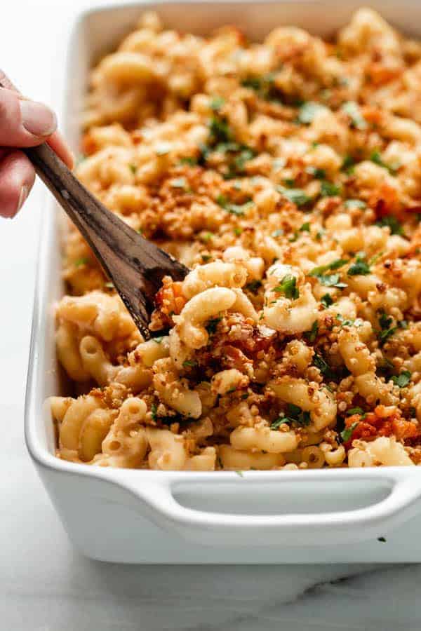 vegan buffalo cauliflower mac and cheese