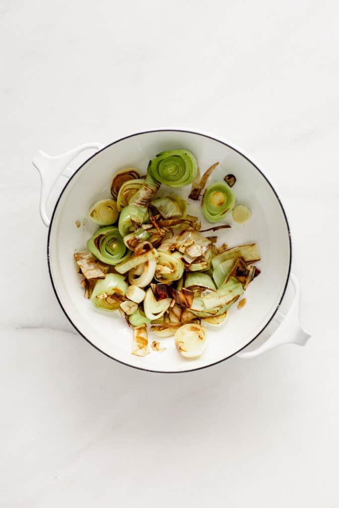 Sautéed leeks in a white pot