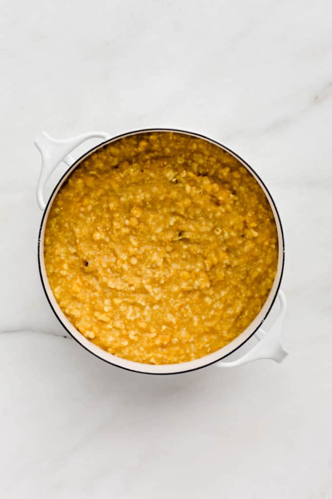 khichdi in a white pot
