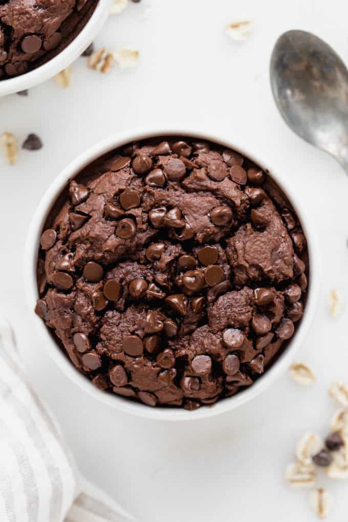 chocolate baked oats topped with chocolate chips
