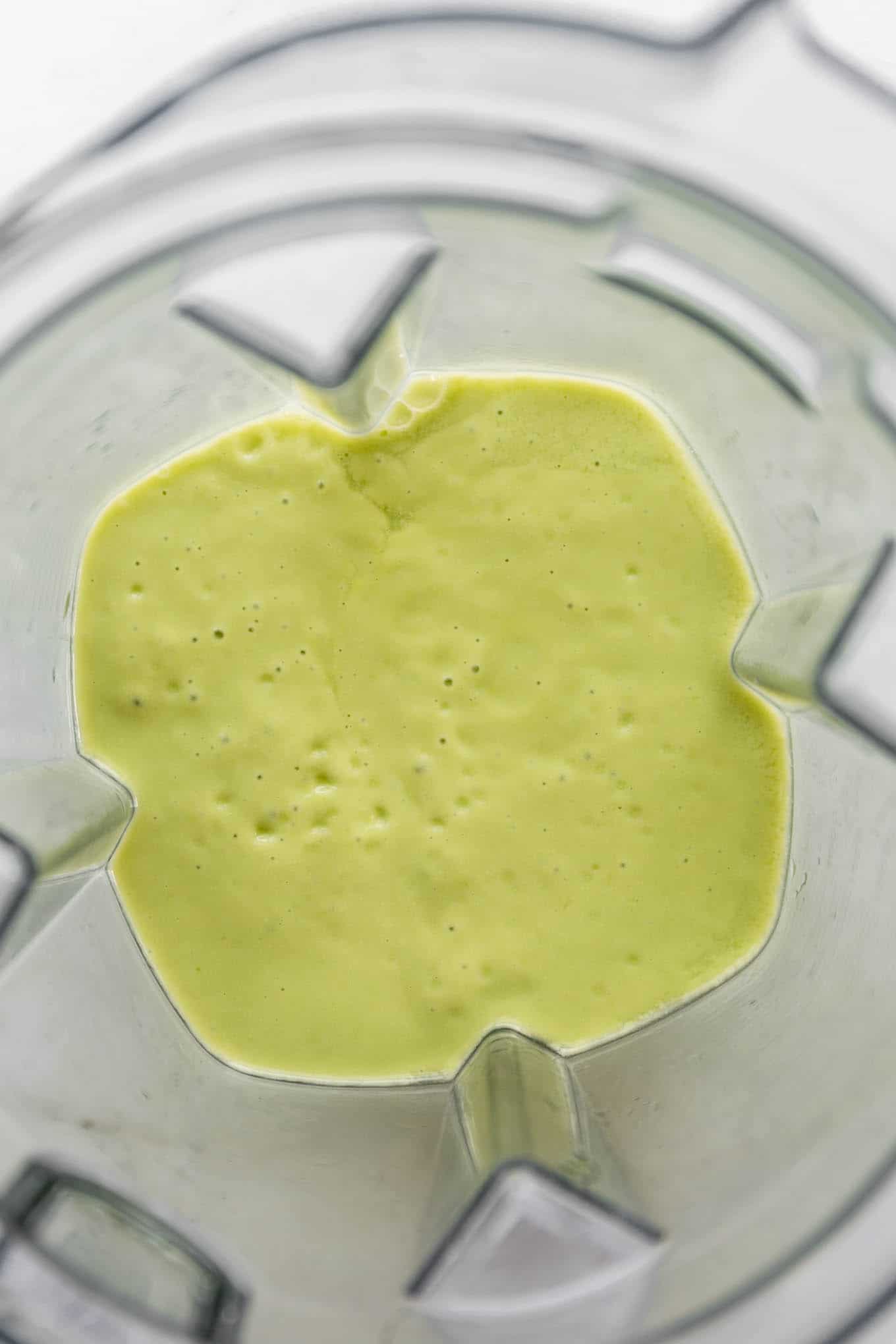 avocado mango smoothie in a blender