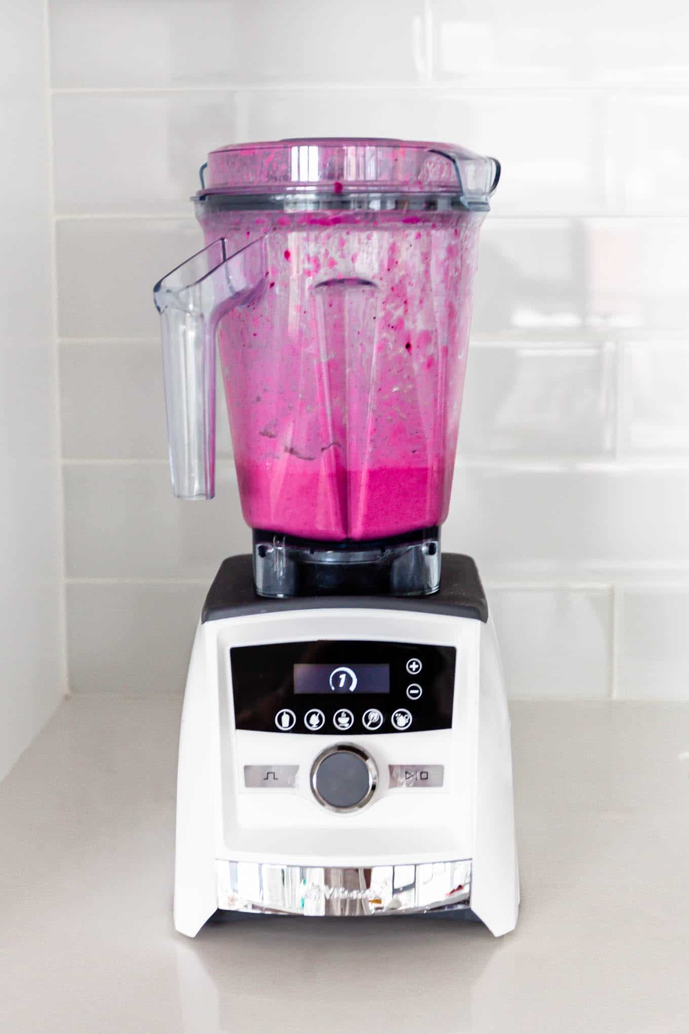 dragon fruit smoothie in a blender