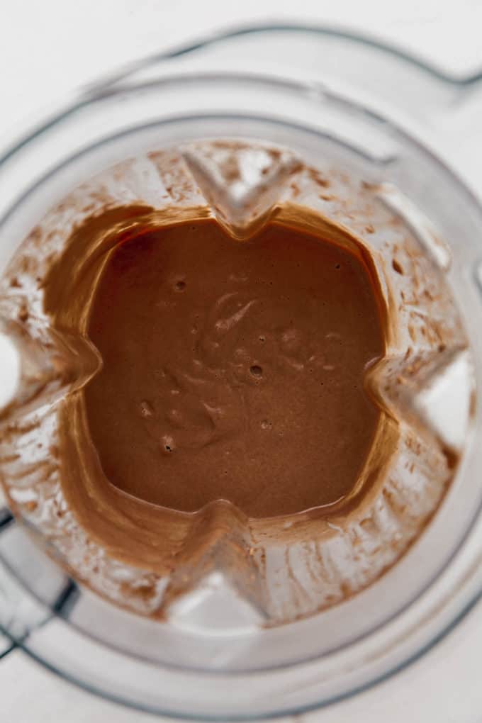 mint chocolate pudding in a blender contianer