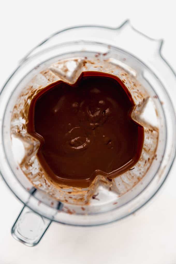 mint chocolate pudding in a blender