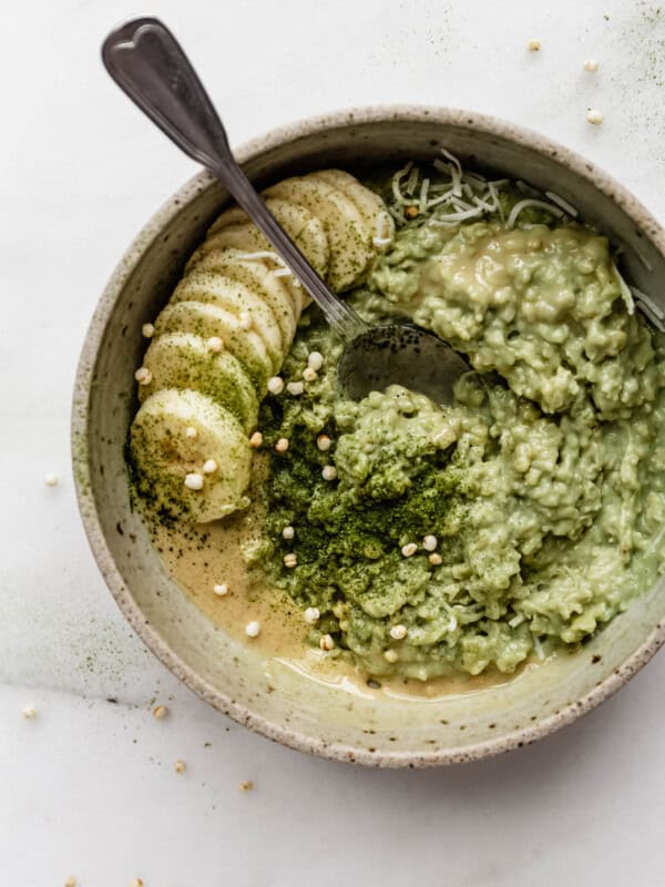 matcha oatmeal in a bowl topped with bananas and matcha powder