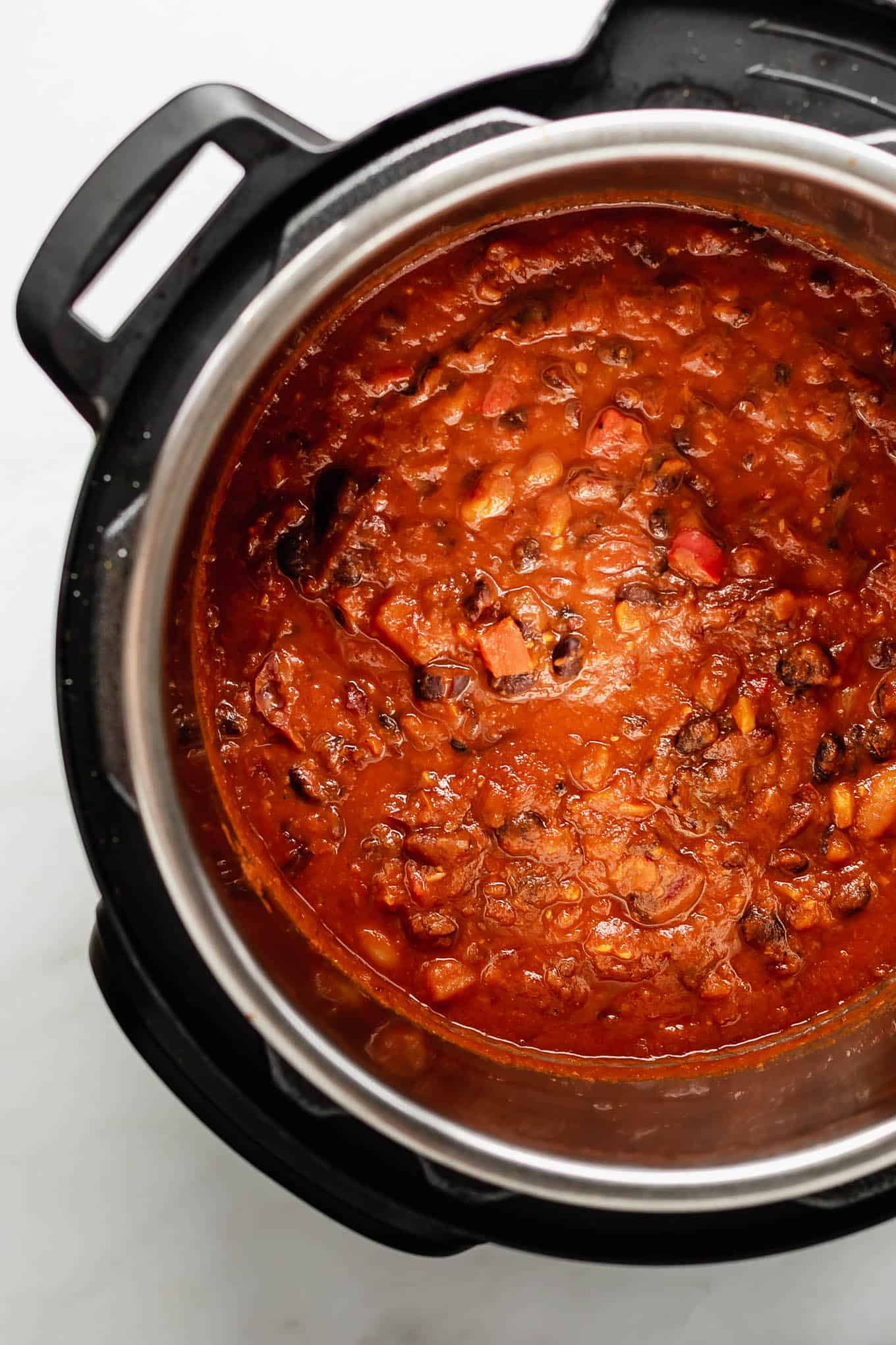 an intant pot filled with vegan chili.