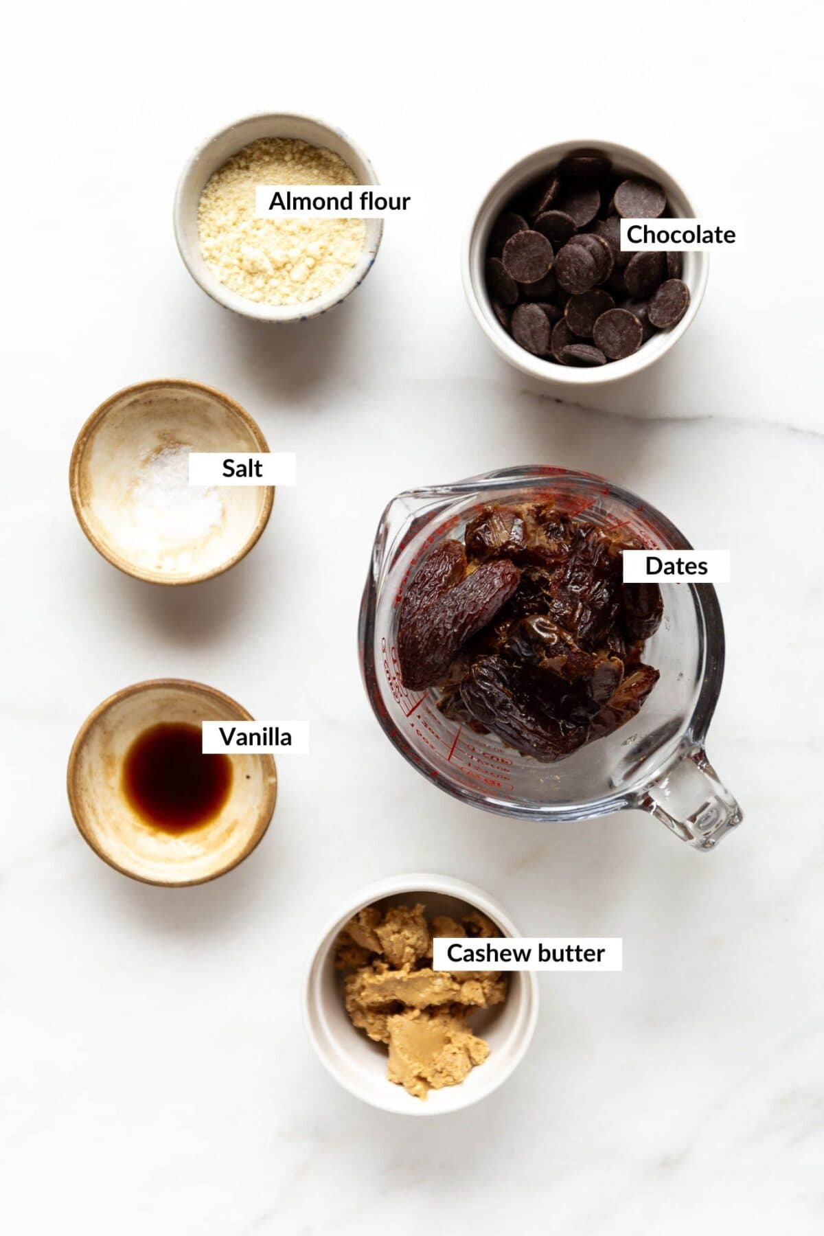 Ingredients for date caramels.